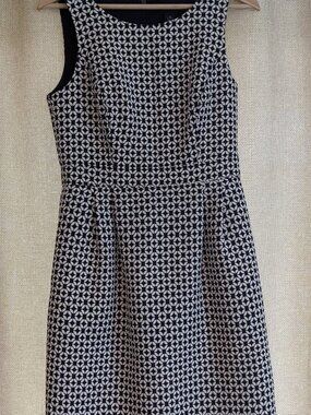 White House Black Market Sleeveless Geometric Design Round Neckline Dress Size 6